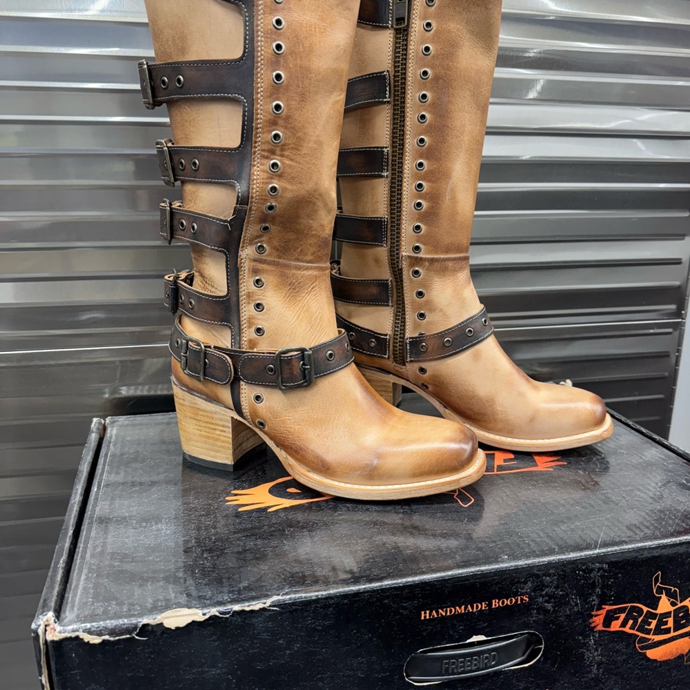 Brand New Never Worn Freebird Boots Derby Size 9 Beige